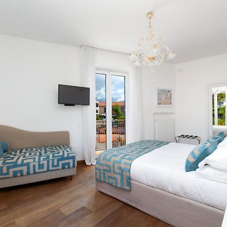 Sorrentovibes - Luxury Home Sea View & Jacuzzi In Sorrento Centre エクステリア 写真